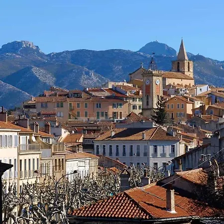 Chez Vero - D'hote Privee - Proche Cassis Ste Baume Marseille Le Castelet Agora - Parking Clos - Bed & Breakfast 2*
